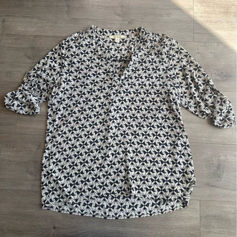 Miami v-neck blouse with roll up sleeves - size medium